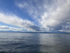 海と青い空と白い雲